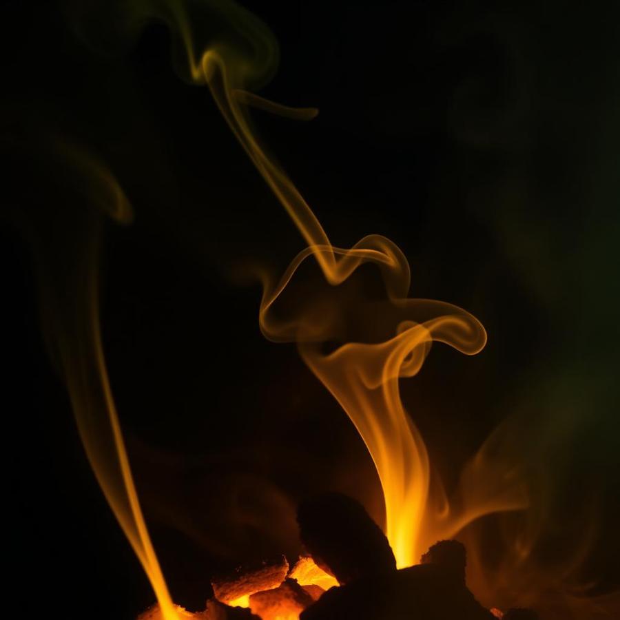 Fumaça sobre brasa